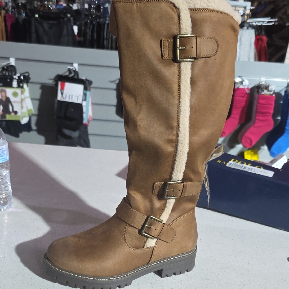 Cliffs by WHITE MOUNTAIN Tan Shearling-Lined Buckle Boots